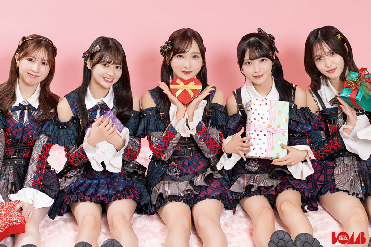 新時代のビキニ女王”AKB48正鋳真優『BOMB』限定版表紙に登場 小栗有以