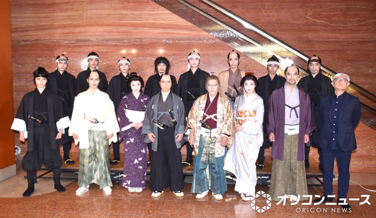 wbx͂ݎނɉ(񍶂)ؑAёזAR΂AFAߓ񗘁A؏rAcA(O񍶂)^АlAΏrAIA엲ATA傤AdAKF(o) (C)ORICON NewS inc. 