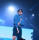 �wMAMORU MIYANO ASIA LIVE TOUR 2025-2026 �`VACATIONING!�`�x���l�A���[�i�����̖͗l Photo:�R���m�}(PROGRESS-M)�E�ؑ���(PROGRESS-M) 