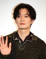 �f��w�ʂĂ��Ȃ��X�J�[���b�g�x���J��畑�䂠�����ɓo�d�������c���� �iC�jORICON NewS inc. 