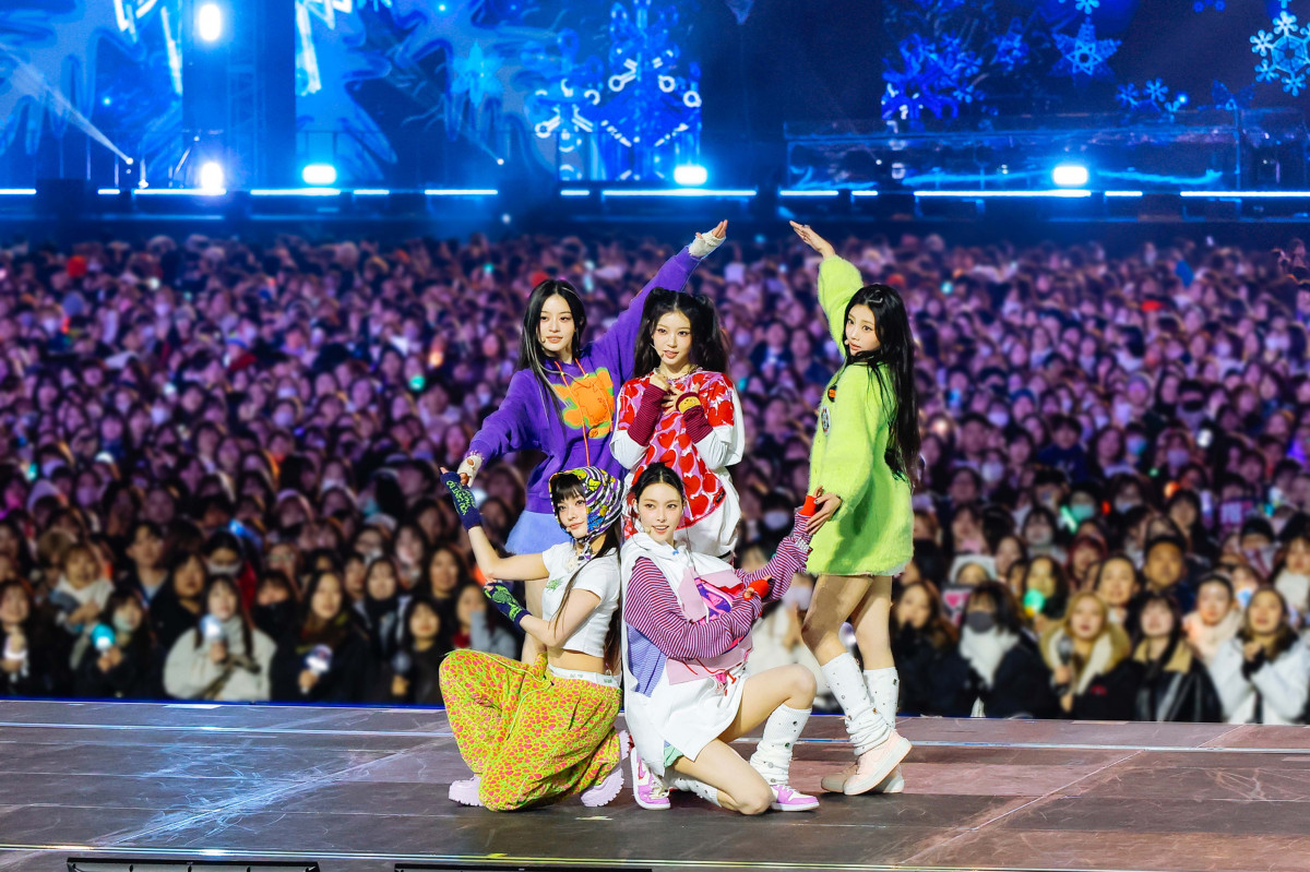 K-POP初の国立競技場合同イベント開催 Snow Manがゲスト出演＆TOMORROW