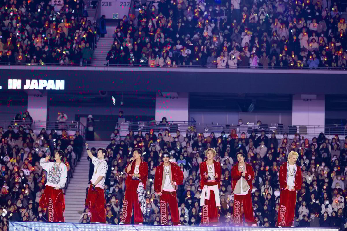 K-POP初の国立競技場合同イベント開催 Snow Manがゲスト出演＆TOMORROW