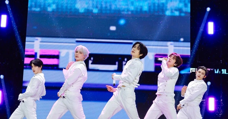 K-POP初の国立競技場合同イベント開催 Snow Manがゲスト出演＆TOMORROW