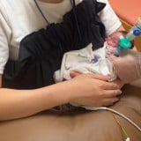 �ݑ�25�T4��661g�Ő��܂�Ă����������A815g�Ń}�}�ɏ��߂ĕ��������ꂽ�l�q 