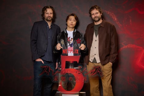 Netflix�V���[�Y�w�X�g�����W���[�E�V���O�X ���m�̐��E 5�x�i������j�}�b�g�E�_�t�@�[�A���{���A���X�E�_�t�@�[ 