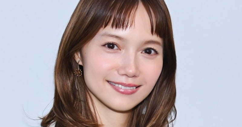 宮崎あおい、2人の“夫”と3ショット「とってもとっても素敵」「似てないけどなんか似てる笑」