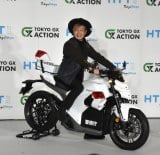 �w���o�C�d�l�̍��YEV�o�C�N�x�̏����J�Z�����j�[�ɎQ��������̍��m (C)ORICON NewS inc. 