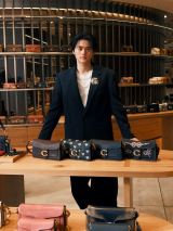 �w�R�[�` ����I�[�v�j���O�C�x���g�x�ɗ��ꂵ���鎭���m 