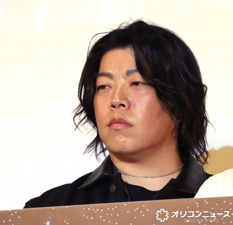 �f��wUVERworld THE MOVIE: 25 to EPIPHANY�x���J�L�O���䂠�����ɓo�d����UVERworld�E���� �iC�jORICON NewS inc. 