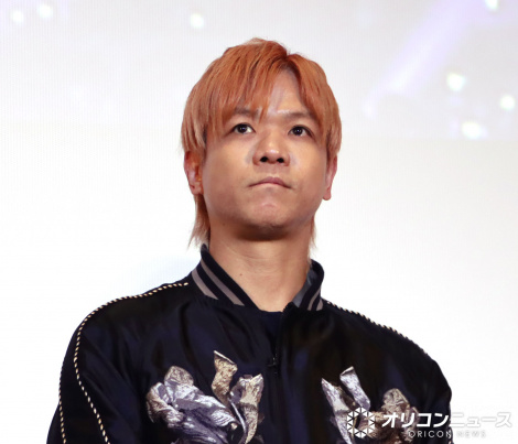 �f��wUVERworld THE MOVIE: 25 to EPIPHANY�x���J�L�O���䂠�����ɓo�d����UVERworld�E�M�l �iC�jORICON NewS inc. 