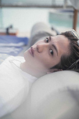 �u���~�w�u���~�A�j�o�[�T���[�ʐ^�W�ufinal�v�ʏ�Łx���(�o�Ŏ�:�}�K�W���n�E�X/2025�N12��9������) �u���~�A�j�o�[�T���[�ʐ^�W�ufinal�v/�B�e �`�{�P���T�N (C)�}�K�W���n�E�X 