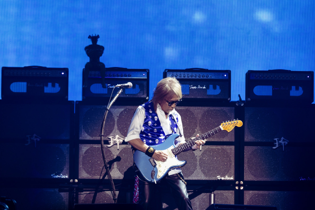 B'zガチャ12月7日東京公演コンプリート B'z FYOP2025@東京ドーム初日！グッズ&ガチャ一覧とTAKと稲葉さんの