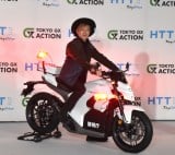 �w���o�C�d�l�̍��YEV�o�C�N�x�̏����J�Z�����j�[�ɎQ��������̍��m (C)ORICON NewS inc. 