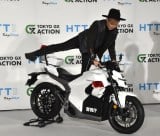 �w���o�C�d�l�̍��YEV�o�C�N�x�̏����J�Z�����j�[�ɎQ��������̍��m (C)ORICON NewS inc. 