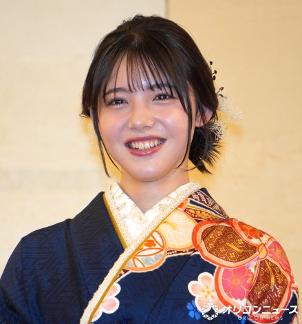 ���Z���Ƃ��ĕ׋��Ǝd���𗼗����邱�Ƃ𐾂����������̂� �iC�jORICON NewS inc. 