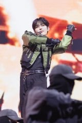 ALPHA DRIVE ONE�A���̃��b�h�J�[�y�b�g�ɏΊ�@�wMMA2025�x�g�b�v�o�b�^�[�o��Ńh�[���M�� 