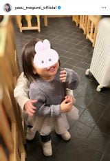 ���߂��݁u#�����͂��F�B�Ƀn�O����Ă��̏Ί�ł����v(�ʐ^�̓C���X�^�O���� @yasu_megumi_official ���) 