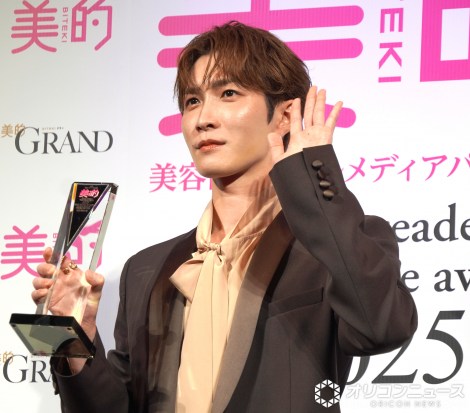 2025���I�x�X�g�R�X����܁w�x�X�g�r���[�e�B�x��܎Ҕ��\���ɓo�d����Snow Man�E�n���đ� �iC�jORICON NewS inc. 