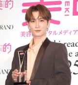 2025���I�x�X�g�R�X����܁w�x�X�g�r���[�e�B�x��܎Ҕ��\���ɓo�d����Snow Man�E�n���đ� �iC�jORICON NewS inc. 