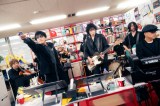 �wtiny desk concerts JAPAN�x�ɉ����a�`���o�� �ē��a�`���e���Ă���̂��g����M�^�[�h (C)NHK 