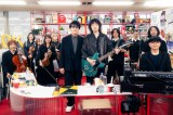 �wtiny desk concerts JAPAN�x�ɉ����a�`���o�� (C)NHK 