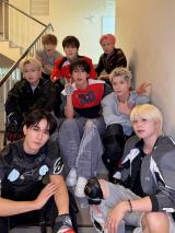 JO1�uHandz In My Pocket�v�����[�X�L�O�V���[�P�[�X�c�A�[(���R����)(C)LAPONE ENTERTAINMENT 