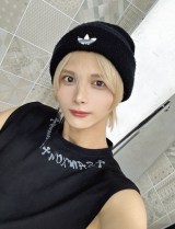 ���݃A�C�h���Ƃ��Ċ������鏬���đ�����(@shot4_kr���) 