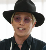 2026�N1��9���X�^�[�g�w�����o�g���t�B�[���h37�x�ɏo�����郊���_�J���[���EDen(C)�u�����o�g���t�B�[���h37�v����ψ��� 