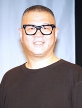 ���o�C�o�������wTHE FIRST CHOCONNE -�U�E�t�@�[�X�g�`���R���k-�x�ɏo�������V�\���k�E���J��E (C)ORICON NewS inc. 