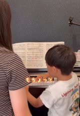 ���w3�N���̎o�Ƀs�A�m�w������4�Β�(Instagram/@hanchan_ikuji/reels���) 