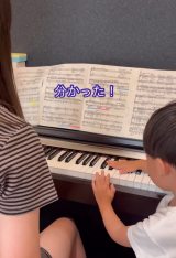 ���w3�N���̎o�Ƀs�A�m�w������4�Β�(Instagram/@hanchan_ikuji/reels���) 