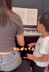 ���w3�N���̎o�Ƀs�A�m�w������4�Β�(Instagram/@hanchan_ikuji/reels���) 