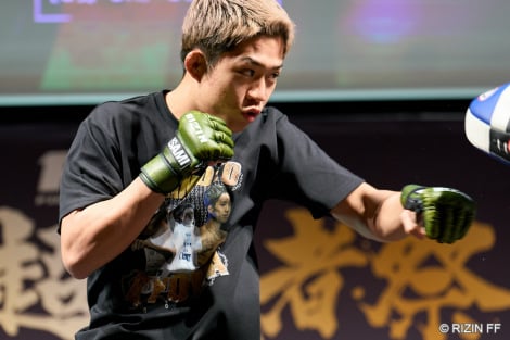 �wYogibo presents RIZIN�t���̒����ҍՂ�x�ŐV��������Ƒΐ킷��H�����^ �iC�jRIZIN FF 