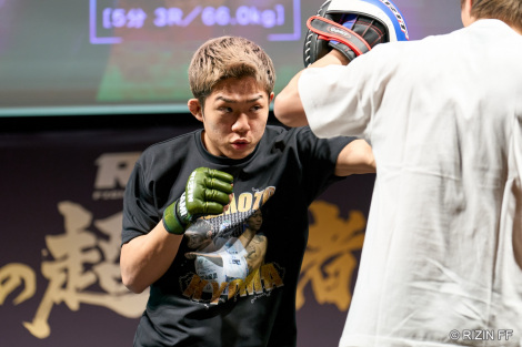 �wYogibo presents RIZIN�t���̒����ҍՂ�x�ŐV��������Ƒΐ킷��H�����^ �iC�jRIZIN FF 