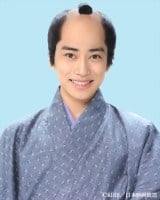 �{������(���m���)=�{�i���㌀�V���[�g�h���}�w�܂߂Ŏl�p�ł��炩�Łx1��5����薳���z�M�X�^�[�g (C)KDDI/���{�f����� 