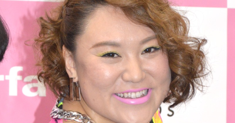 バービー「年始ということで新調したパンツを履いたら…」 “衝撃”姿公開に「元気もらいました」「大好きです」 夫&長女&愛犬との家族ショットも披露