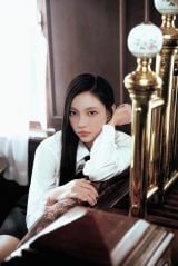 ���{2nd�f�W�^���V���O���uSunday Morning�v�R���Z�v�g�t�H�g(YUNAH)(P)&(C)BELIFT LAB Inc. 