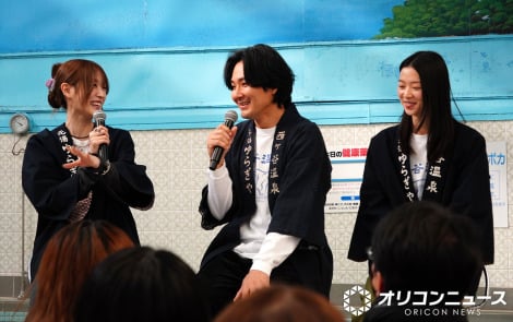 �e���r�����n���j�i�C�g�h���}�w�T�コ��A�����b�N�J���Ă܂���x�C�x���g�ɏo�Ȃ����i������j�����Ђ���A���c�����A�ЎR�F�� �iC�jORICON NewS inc. 