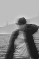 �y���߃J���z���܎O�|���炪�B�e�������䗬��(C)�e���r���� 