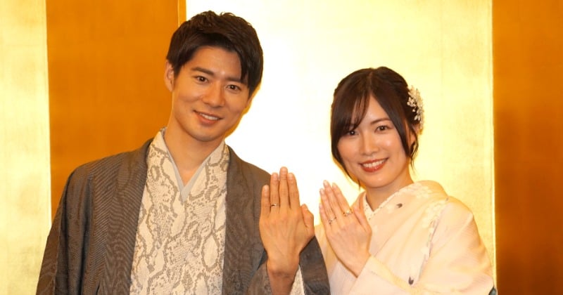 松井珠理奈&辻本達規、“東海愛”あふれる会見 西尾市の晴れ着、ミキモトの真珠、お土産に鮎菓子