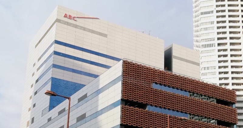 『おは朝』新コメンテーター小嶋花梨、岩本アナ&古川アナらと集合ショット「アットホームな雰囲気」「華やかになりますね」