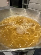 �x�����݁u����͎�l�Ɠ�l�ŁA��������������y���݂܂����v(�ʐ^�̓u���O���) 