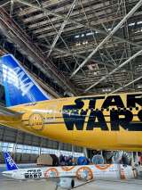 �uBB-8 JET(JA789A)�v���f���v���[��=ANA STAR WARS PROJECT�t�@�C�i���E�C�x���g�ɂĎB�e (C)ORICON NewS inc. 