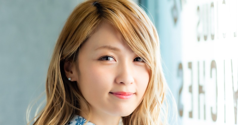 Dream Ami、くびれ際立つピンク水着姿に反響「母とは思えん」「綺麗なおへそ」「余分な肉がどこにもない」