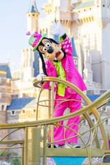 �����f�B�Y�j�[�����h�w�~�j�[@�t�@���_�[�����h�x(C)Disney 