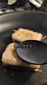 SNS�Ő�^�u���E��|���݂̐H�����v(�摜��:�����҂̔т��� @kpppinomeshi ) 