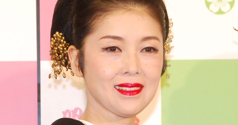 藤あや子、“具がたっぷり”入った豚汁&“舞茸びっしり”の炊き込みご飯を楽屋で手作り「メチャ美味しそう」「迫力いっぱいの舞茸!!」