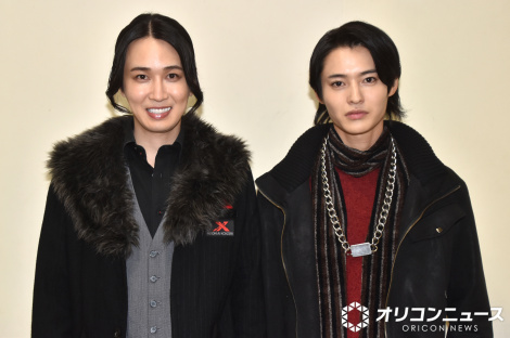 �w�i���o�[��������S�W���E�W���[�x�ɏo������i������j�J���}�A�~��S�� �iC�jORICON NewS inc. 