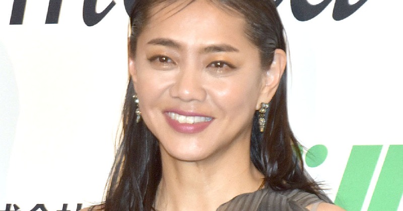 “マエノリ”前田典子、ニーハイブーツ×デニムの“アラ還”私服コーデを披露「懐かしいこのスタイル」「ホントに還暦?かっこ良すぎ」