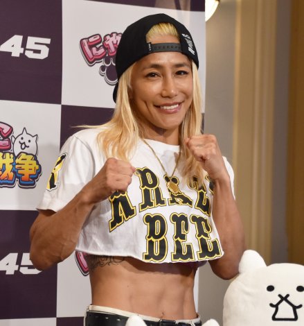 �v���{�N�V���O�f�r���[�����肵���R�{���J �iC�jORICON NewS inc. 